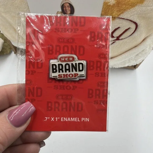 NEW! HEB Bakery Concha W/HEB PIN Blanket w/Hood | Plush Sherpa Lining | 90"x60" - Picture 4 of 6